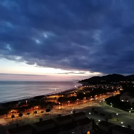 Con Terraza, Vistas Playa Y Montana