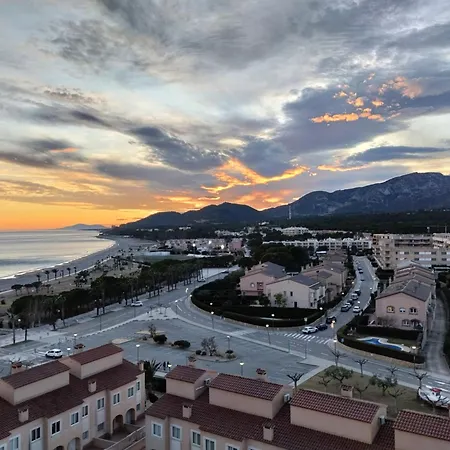 Con Terraza, Vistas Playa Y Montana Apartment *